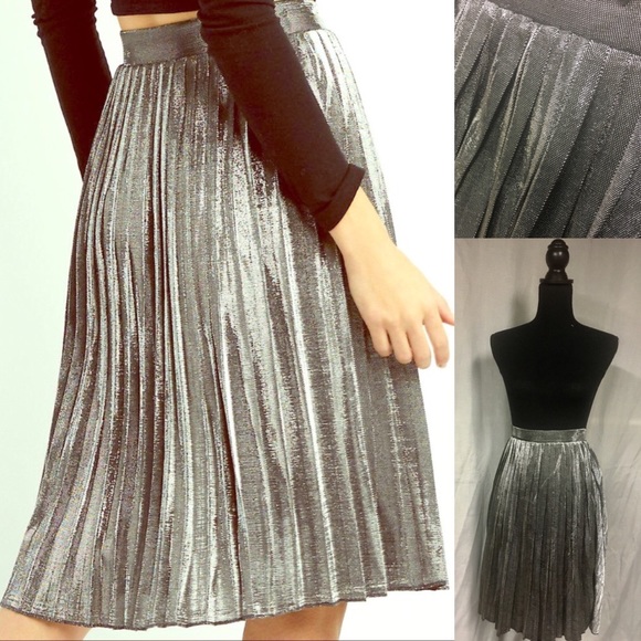 Dresses & Skirts - 🌟HP🌟 Pleated Metallic Midi Skirt